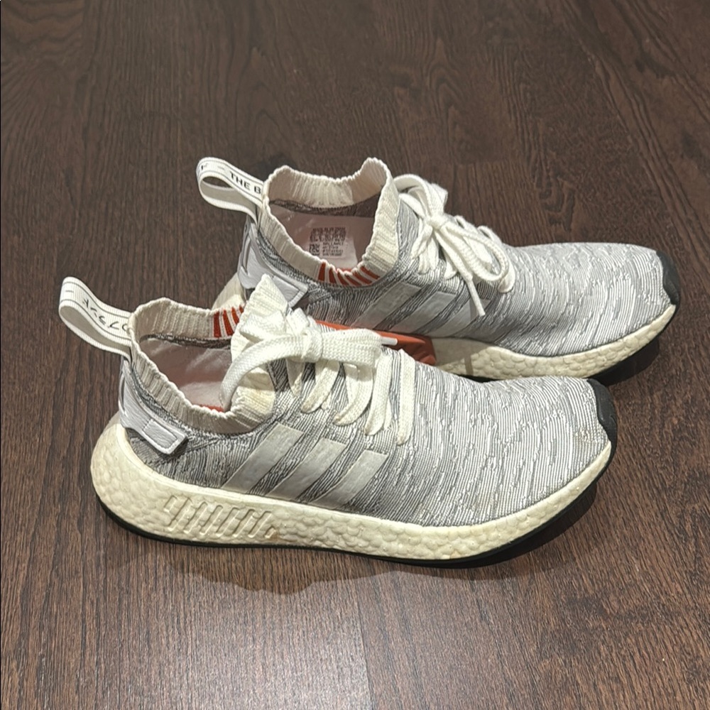 Adidas NMD R2 Primeknit Running shoe